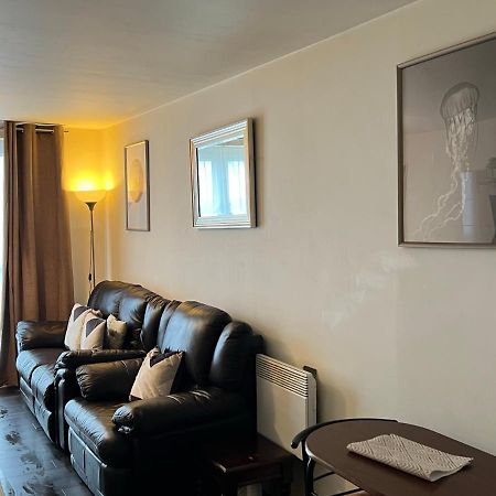 Radiant2 Bedroom Apartment In The Heart Of Harlow Town المظهر الخارجي الصورة