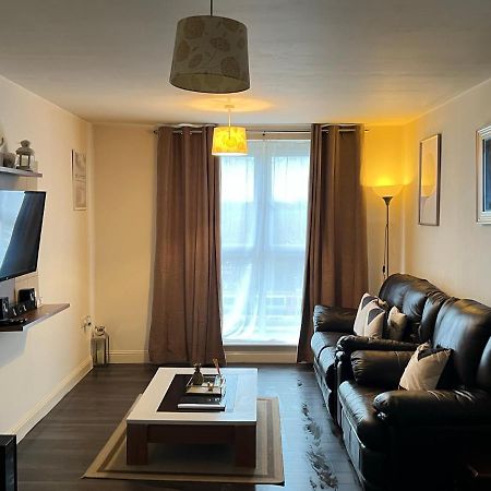Radiant2 Bedroom Apartment In The Heart Of Harlow Town المظهر الخارجي الصورة