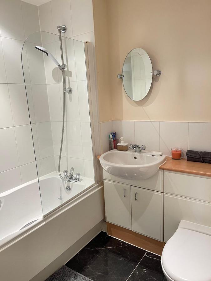 Radiant2 Bedroom Apartment In The Heart Of Harlow Town المظهر الخارجي الصورة