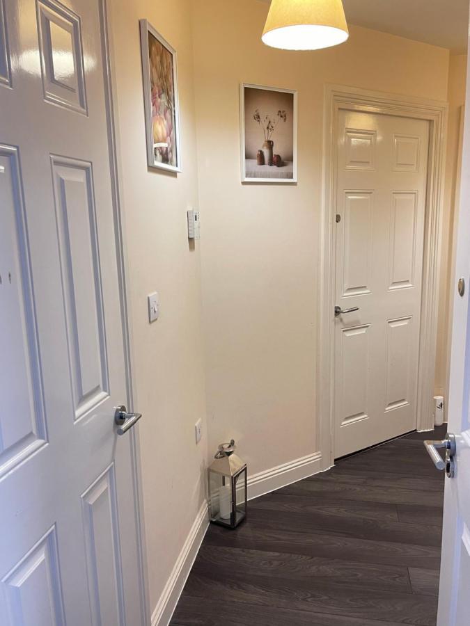 Radiant2 Bedroom Apartment In The Heart Of Harlow Town المظهر الخارجي الصورة