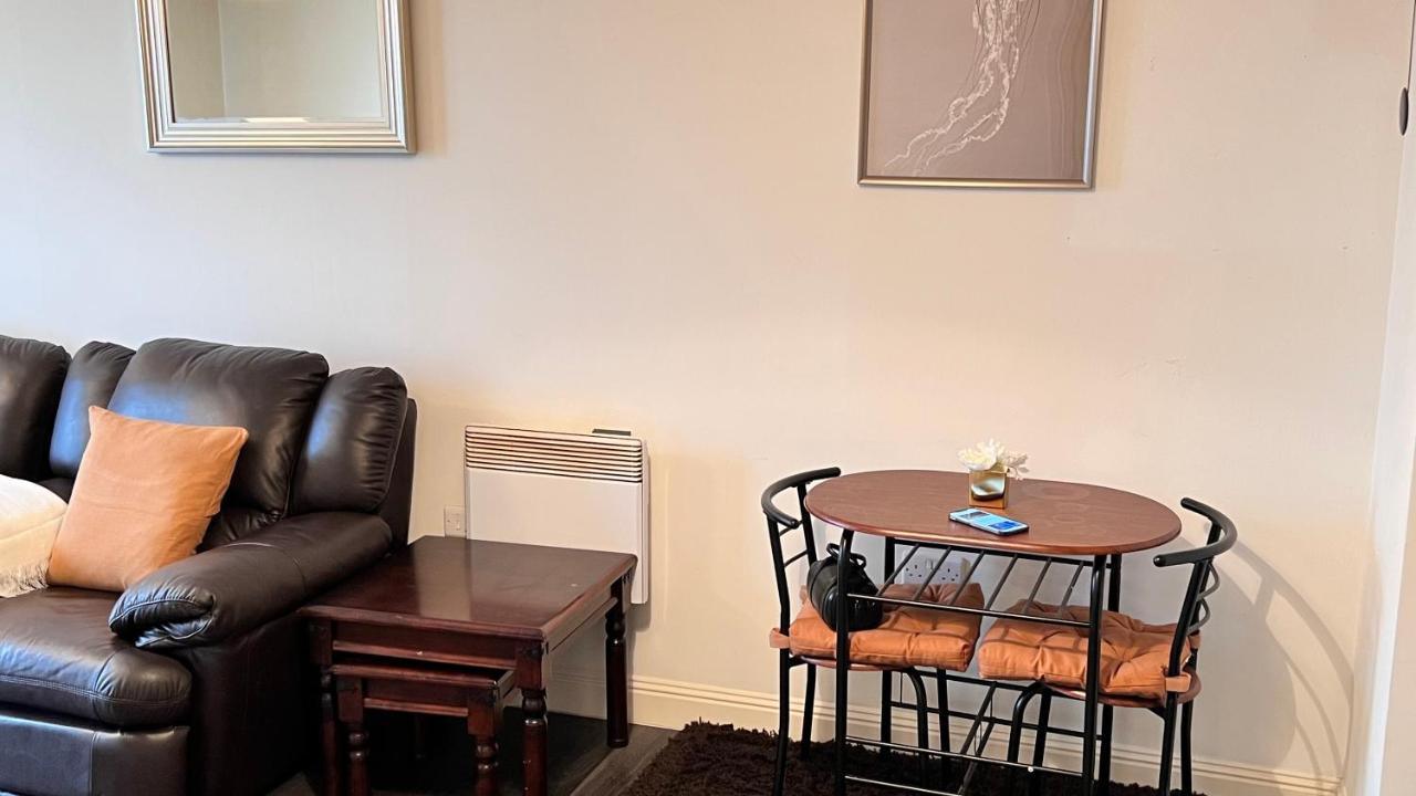 Radiant2 Bedroom Apartment In The Heart Of Harlow Town المظهر الخارجي الصورة