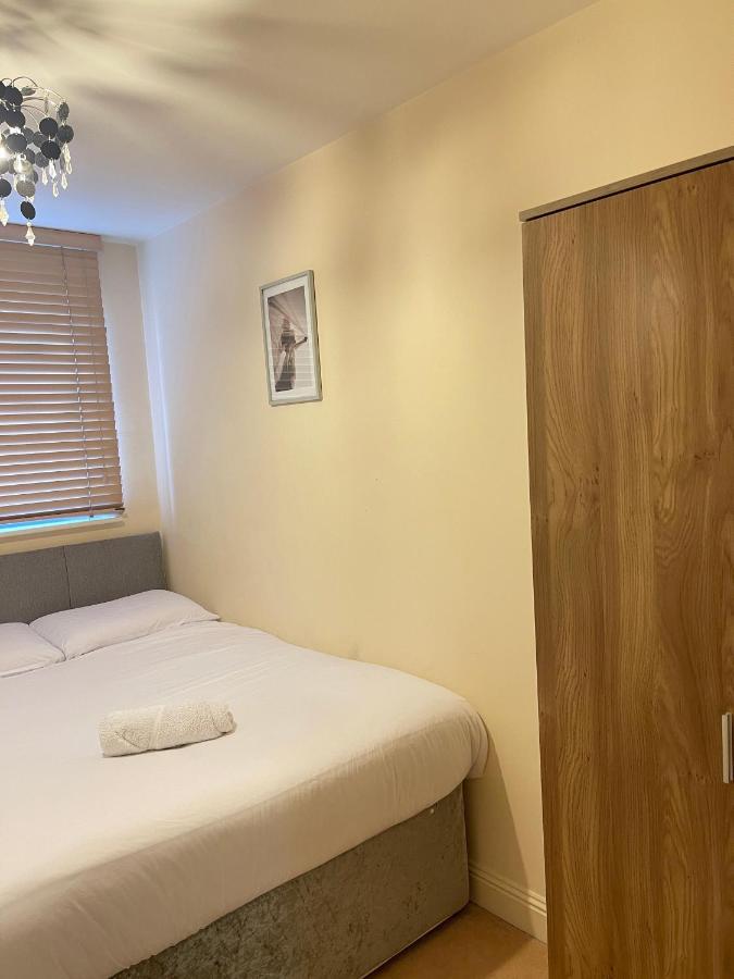 Radiant2 Bedroom Apartment In The Heart Of Harlow Town المظهر الخارجي الصورة