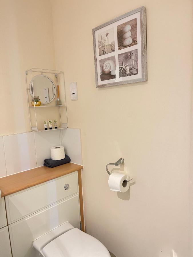 Radiant2 Bedroom Apartment In The Heart Of Harlow Town المظهر الخارجي الصورة