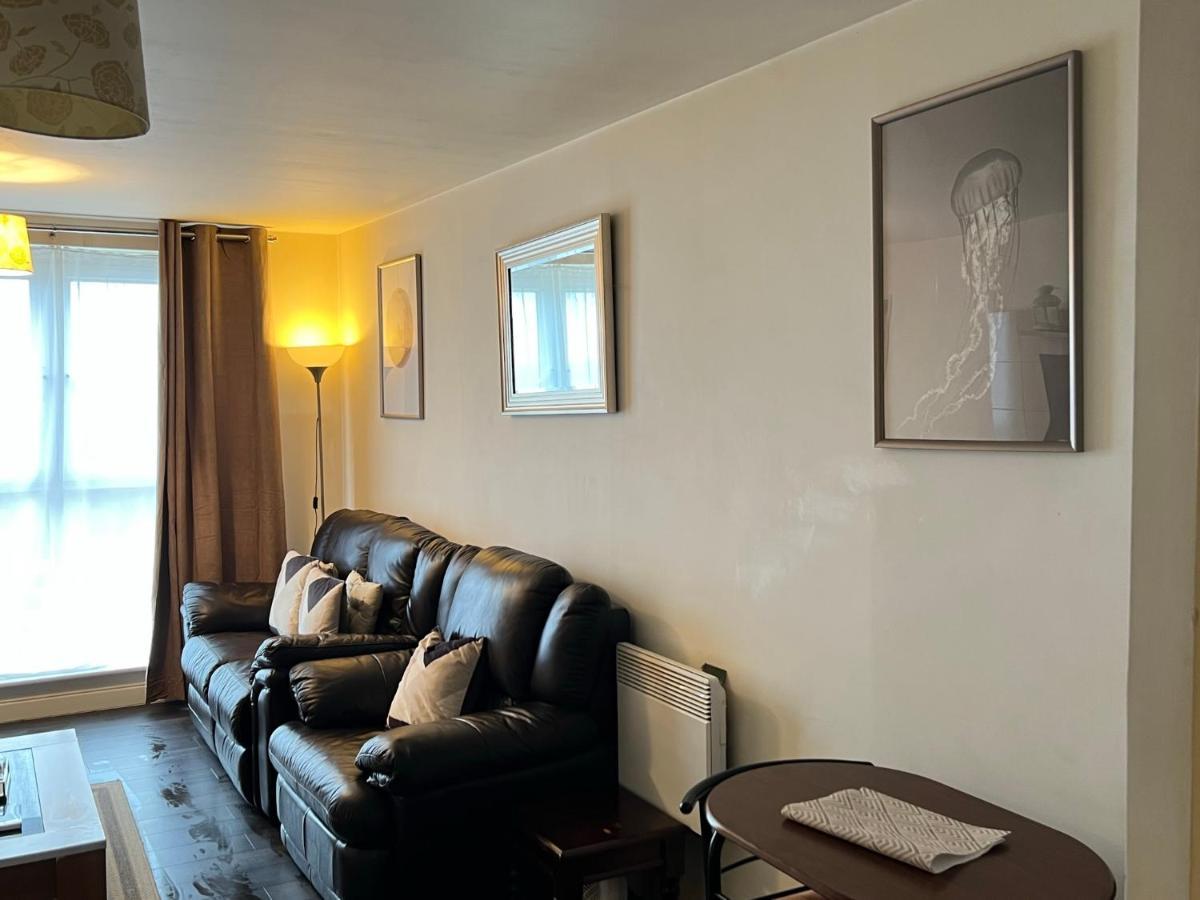 Radiant2 Bedroom Apartment In The Heart Of Harlow Town المظهر الخارجي الصورة