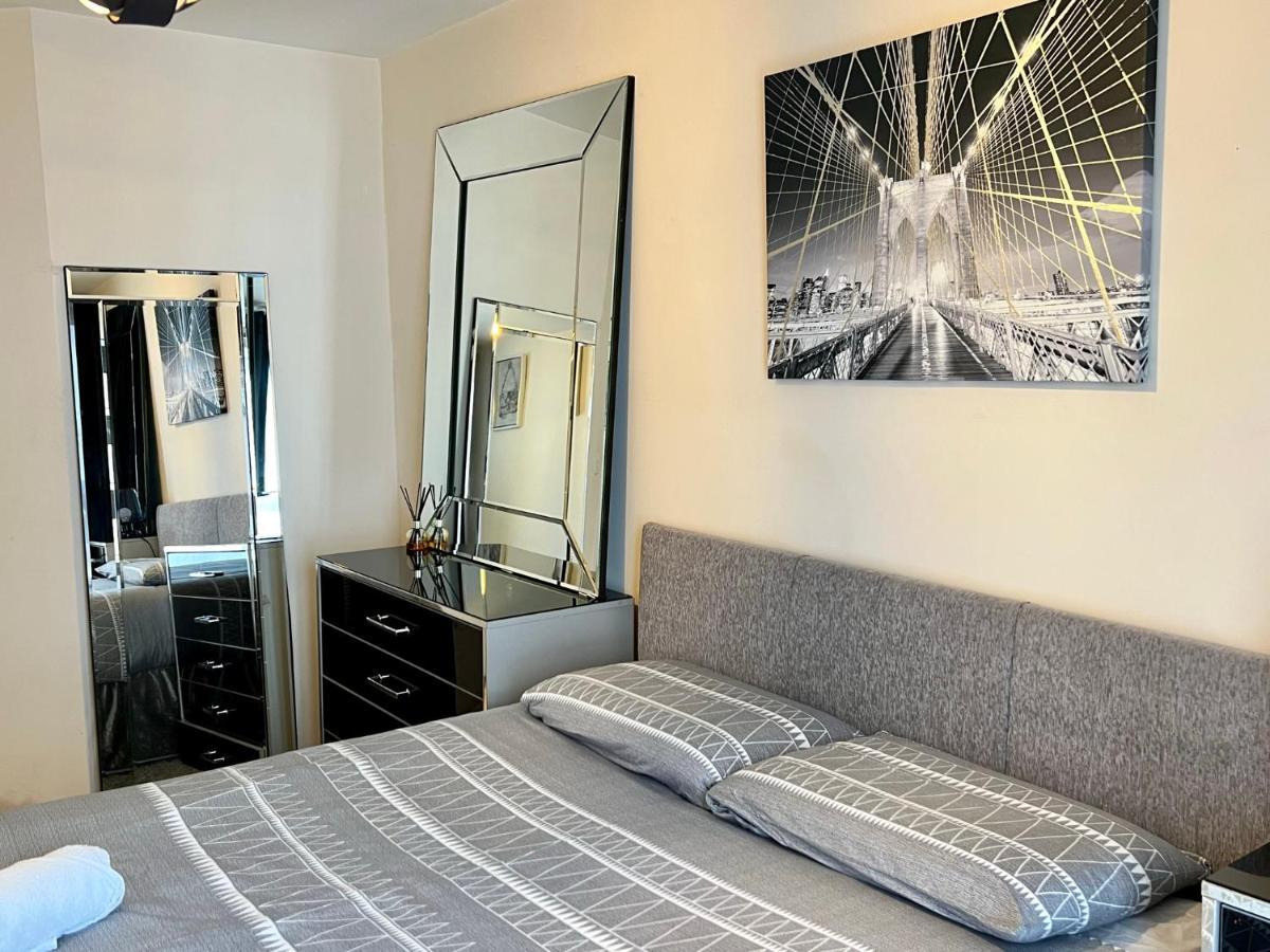 Radiant2 Bedroom Apartment In The Heart Of Harlow Town المظهر الخارجي الصورة