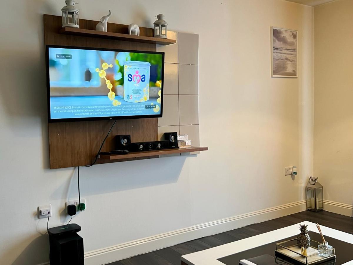 Radiant2 Bedroom Apartment In The Heart Of Harlow Town المظهر الخارجي الصورة
