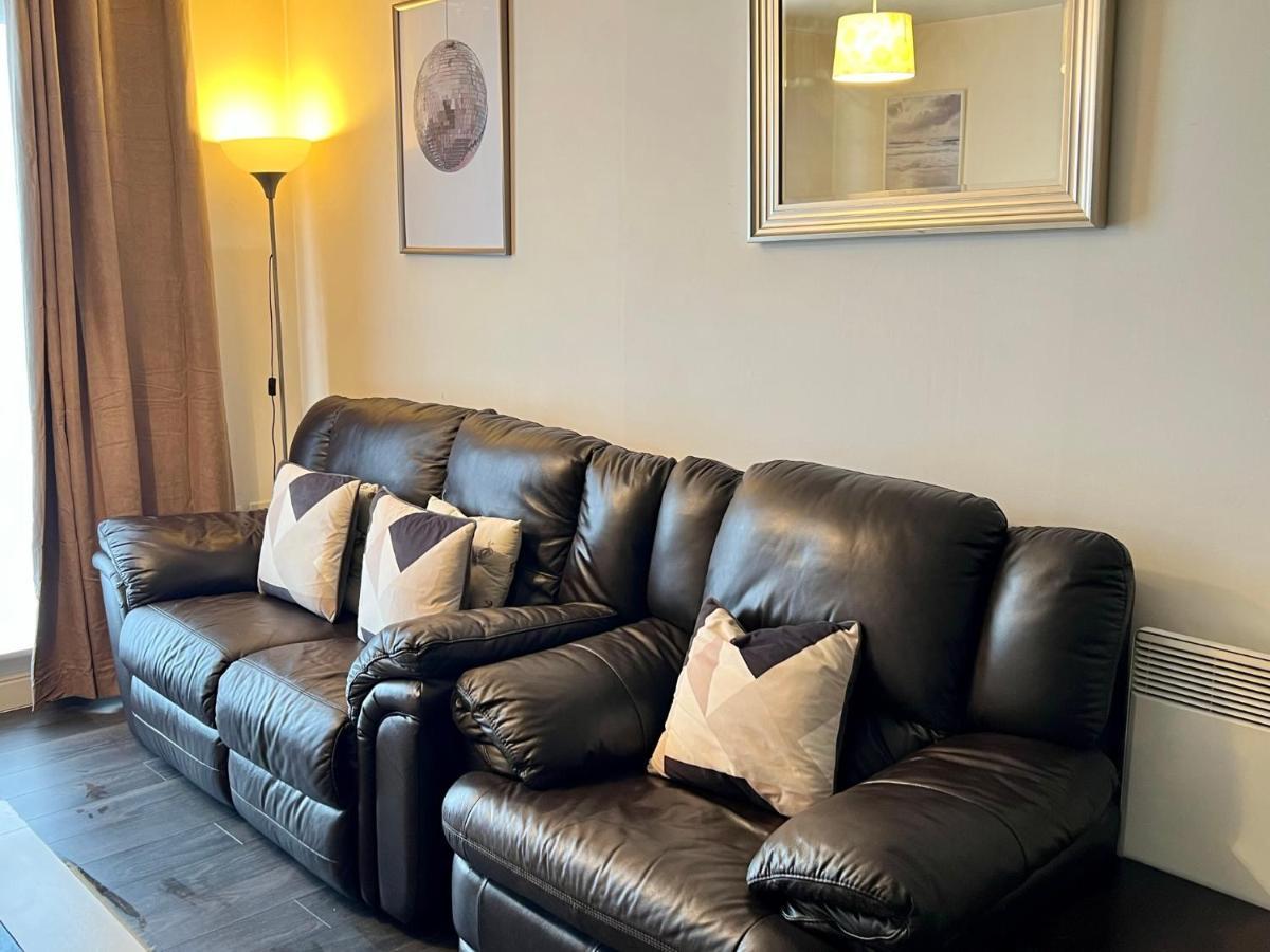 Radiant2 Bedroom Apartment In The Heart Of Harlow Town المظهر الخارجي الصورة