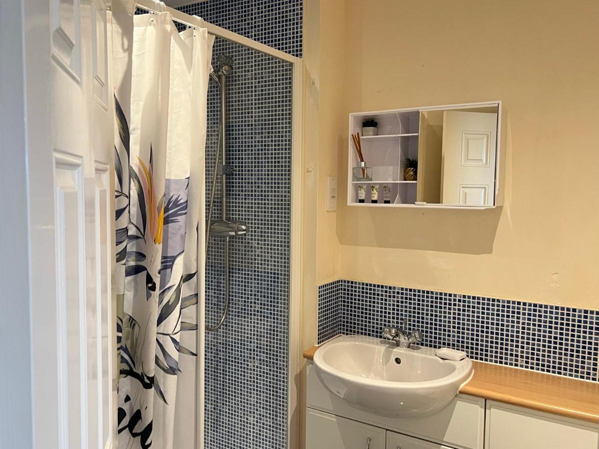 Radiant2 Bedroom Apartment In The Heart Of Harlow Town المظهر الخارجي الصورة