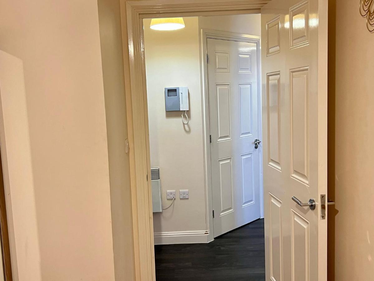 Radiant2 Bedroom Apartment In The Heart Of Harlow Town المظهر الخارجي الصورة