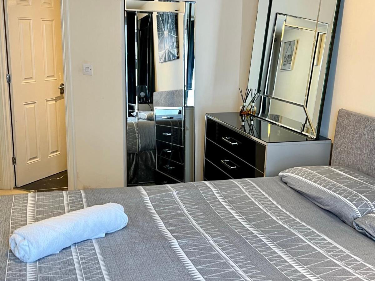 Radiant2 Bedroom Apartment In The Heart Of Harlow Town المظهر الخارجي الصورة